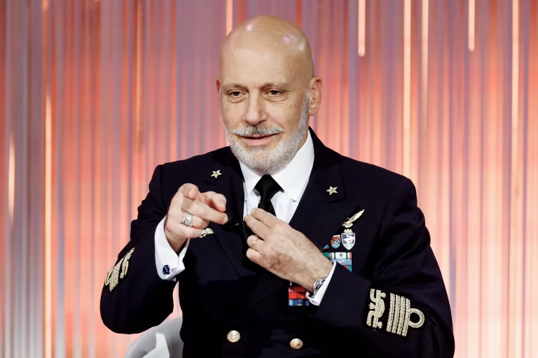 L’ammiraglio Cavo Dragone sceglie la linea dura: «Deterrenza militare unica via per la pace»