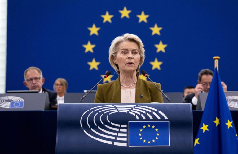 L’illusione dell’opinione libera: la fabbrica del consenso e la propaganda nelle “società aperte”